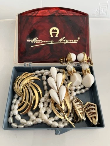 8 Vtg DESIGNER JEWELRY lot TRIFARI MAMSELLE BARCLAY MARVELLA SIGNED Gold Tone