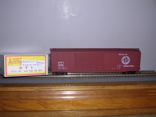 ACCURAIL #5271 D.T.I. Coche de caja de doble puerta AAR 50' #13650 construido H.O. 1/87 | Zustand: New