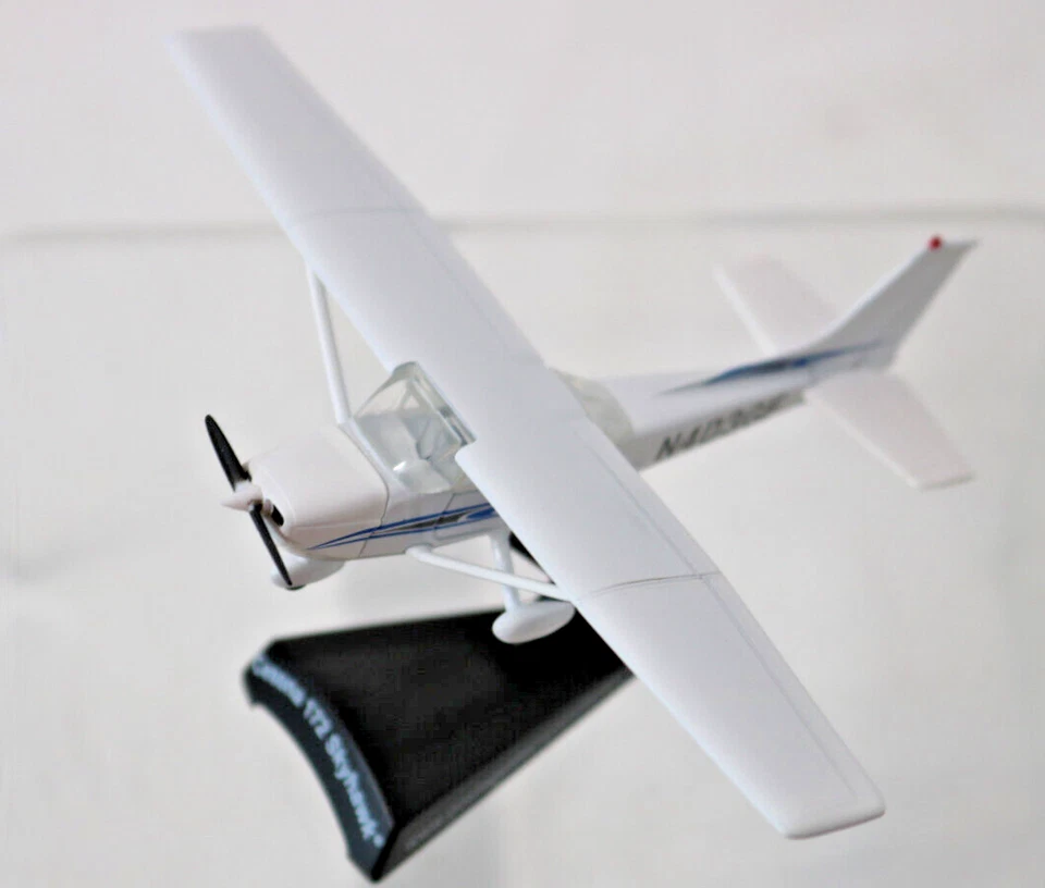 Cessna 172 Skyhawk 1:87 Scale 4 Seat 1955 PS5603-2 Daron Same Day Shipping - Image 4 of 4