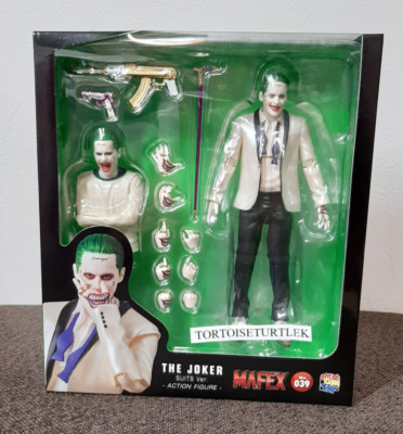 MAFEX THE JOKER SUITS Ver SUICIDE SQUAD DC Action Figure