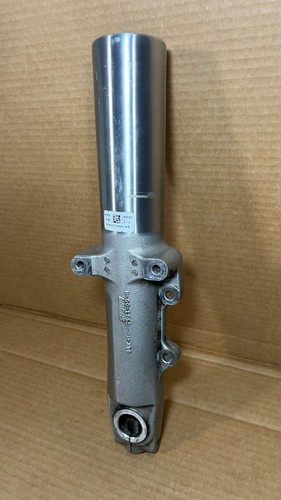 Harley Davidson OEM Trike Lower Right Fork Slider 19-25 RH Tri Glide 45400215 - Picture 7 of 13