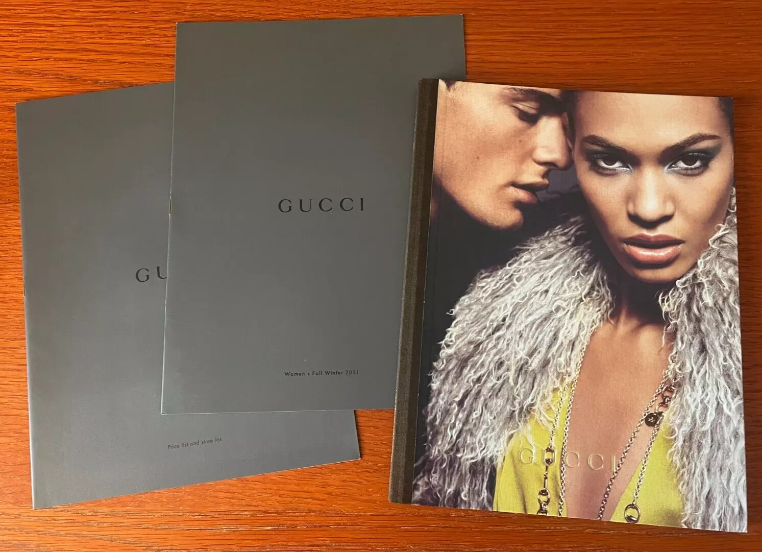 Gucci femme automne/hiver 2011 catalogue couverture rigide vêtements et accessoires livre