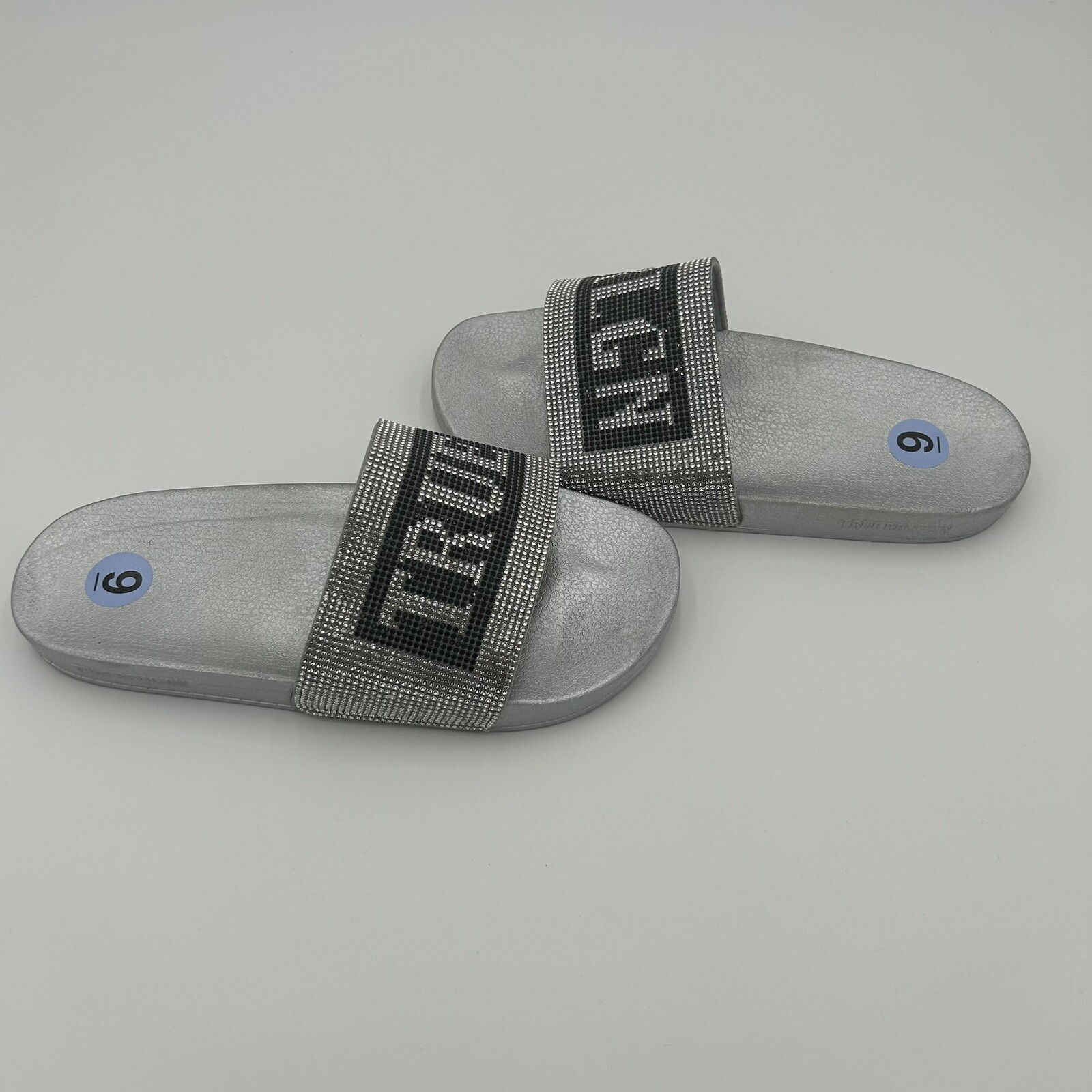 True Religion Jasmine Bling Silver Black Slides - SIZE 9 WOMEN image 4