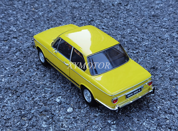 京商 - 京商　1/18 ★ BMW 2002 tii ks08543w_1df.jpg