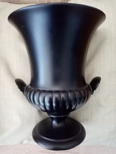 Wedgwood Queen's Ware Ravenstone schwarze Blumen-/Urnenvase mit Netzen 24 cm hoch