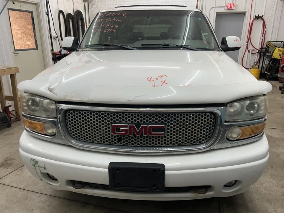 GMC Yukon XL 1500 2002 reposacabezas delantero, cuero Foto 3 de 4