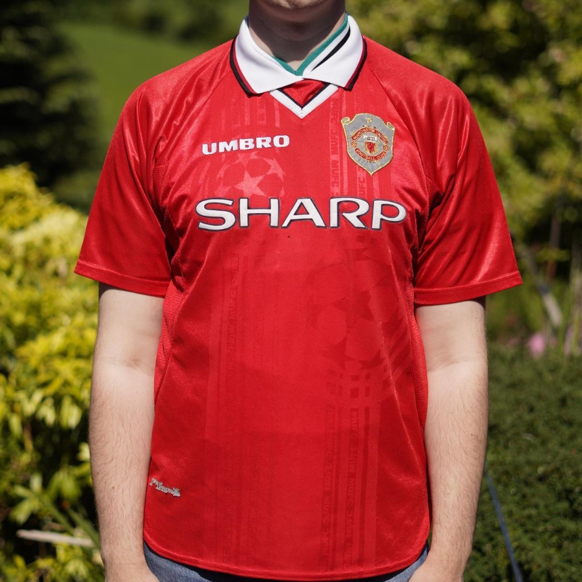 1998/99 Manchester United European Home Shirt by Umbro.Size: Large