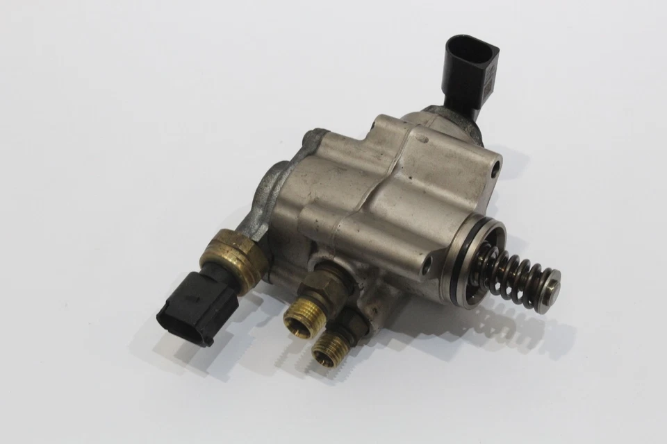 Audi RS4 8E B7 4.2 V8 NS Left High Pressure Fuel Rail Supply Pump FAULTY — 第 2/4 张图片