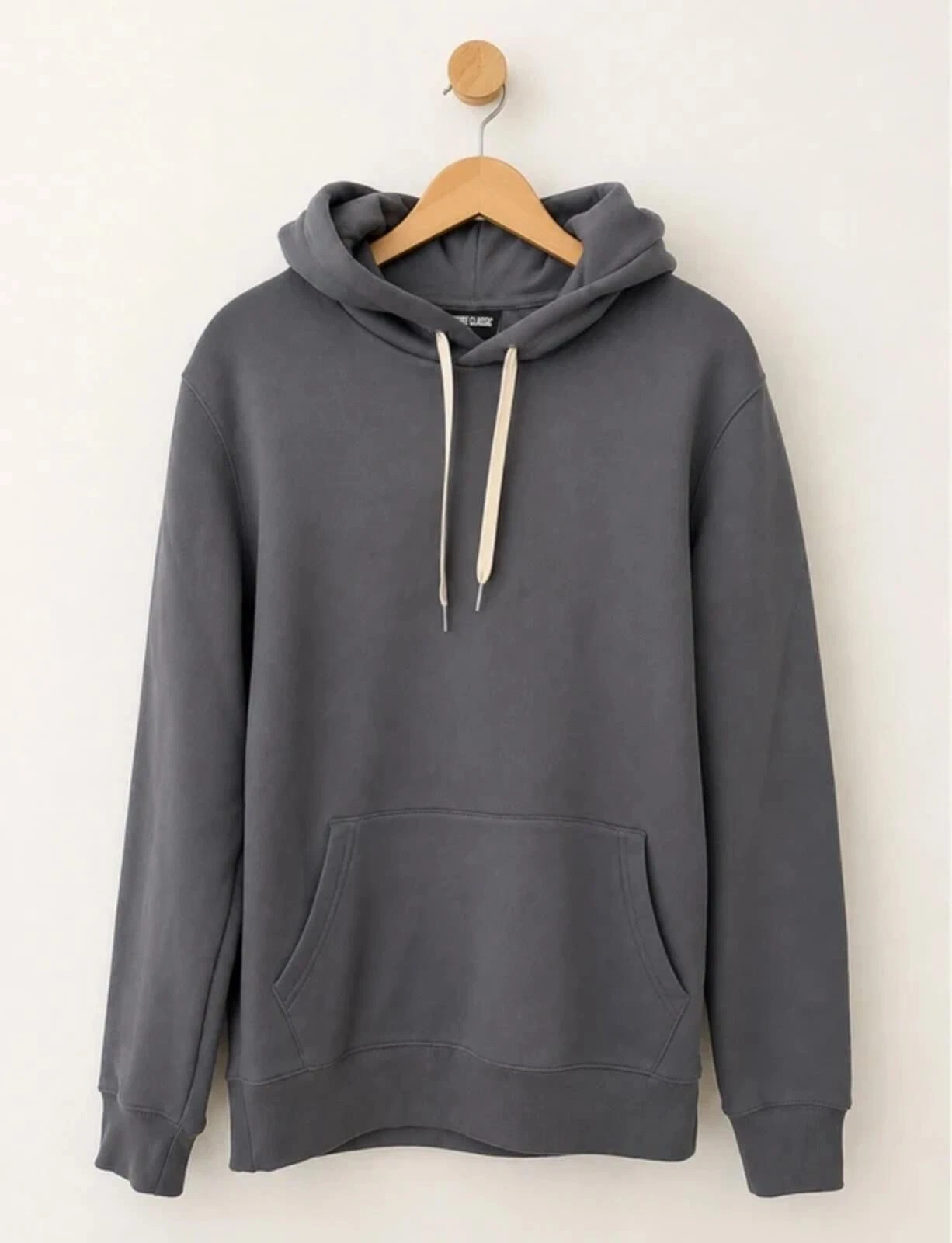 True Classic Carbon Gray Pullover Hoodie Men’s Medium Fleece Hooded Sweatshirt