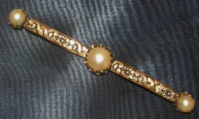 Broche Barrette Ancienne En Laiton Avec Motif Fleuri Et 3 Perles - Bijou Vintage D'occasion