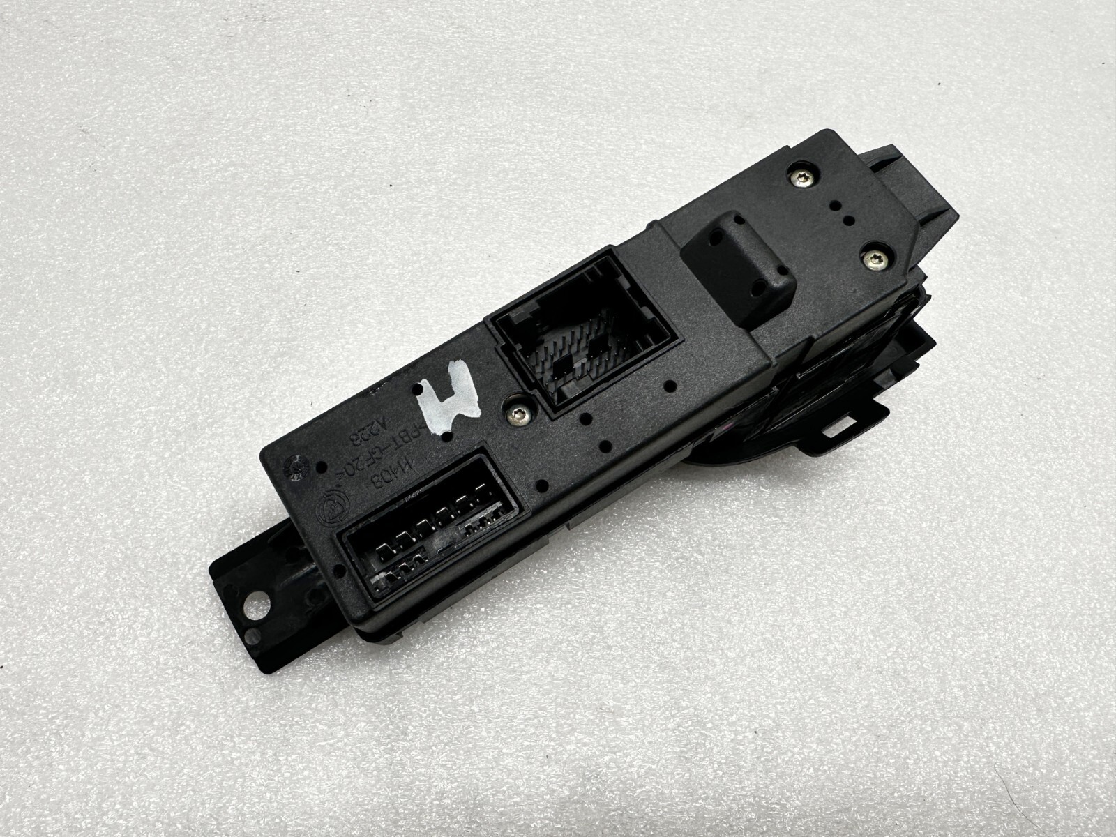 P31153 2003-2012 Maserati Quattroporte M139 Front Window Switch Control RH OEM