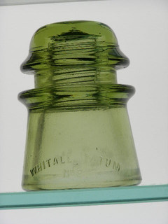 CD 122 [005] Whitall Tatum light olive green glass insulator mint condition
