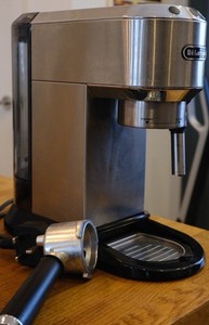 De'Longhi Dedica Style EC685.M Traditional Pump Espresso Kaffeemaschine Silber