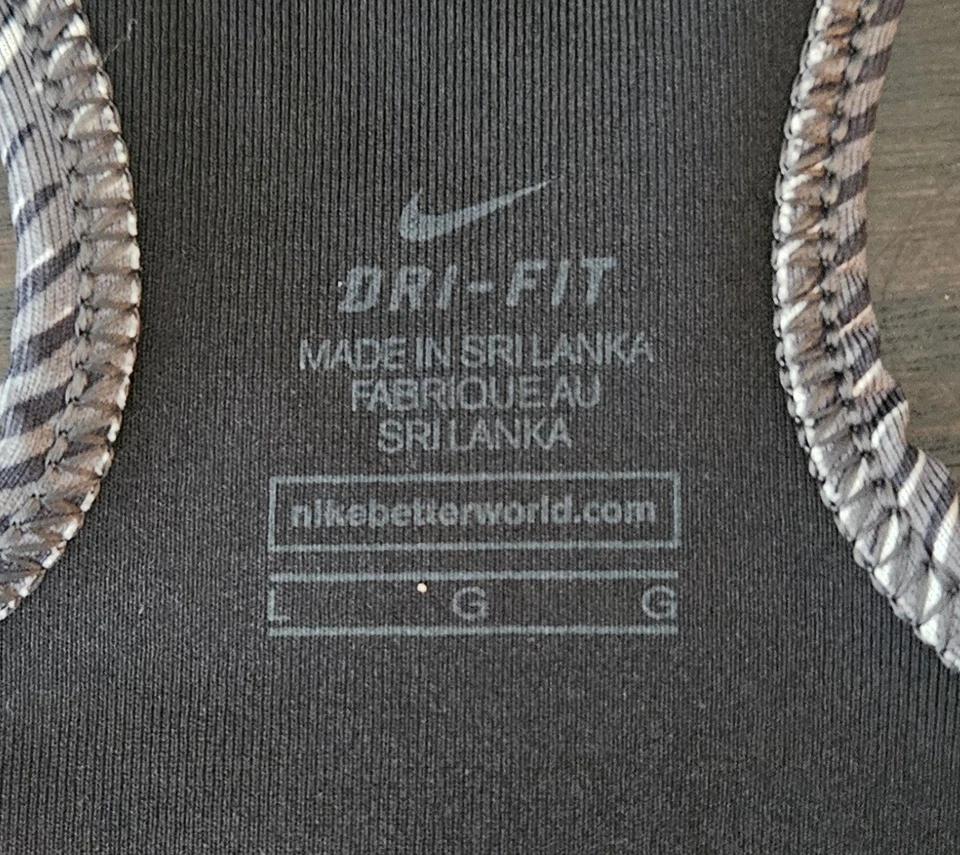 Sujetador deportivo Nike Pro Dri Fit negro y blanco arremolinado para mujer talla grande Foto 3 de 3