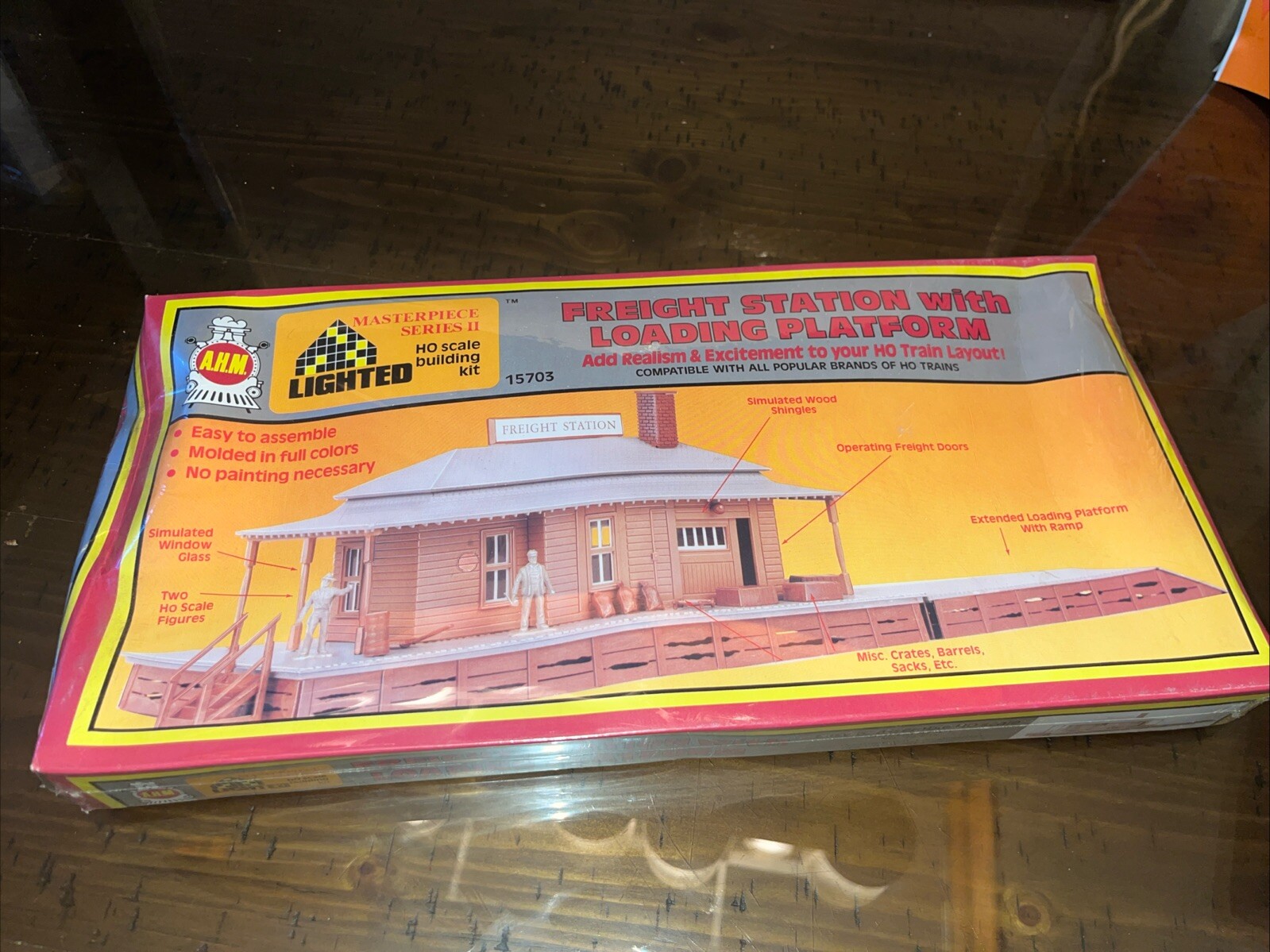 AHM 15703 HO Freight Station w/Loading Platform  -nib