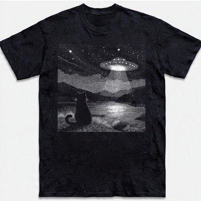 Cat Watching UFO T-Shirt Funny Alien Abduction Sci-Fi Cat Lovers Sweatshirt