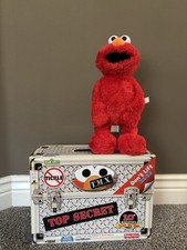 Fisher-Price 2006 TMX Sesame Street Tickle Me Elmo 10th Anniversary Doll