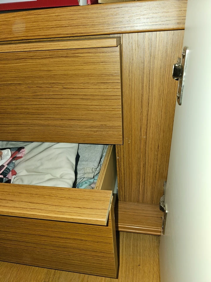 Armadio bianco moderno camera da letto alto - Immagine 3 di 4