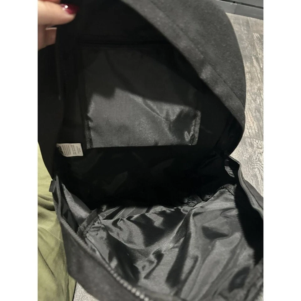 MOCHILA ELLESSE LEVEMENTE USADA - Imagem 3 de 4