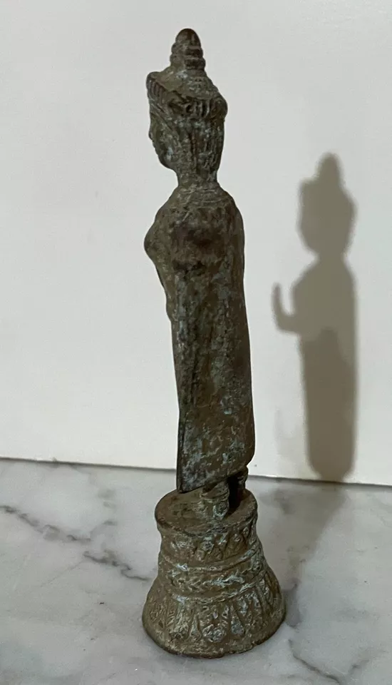 ANTIGUA ESCULTURA DE BRONCE ESTILO JEMER DE CAMBOYA DE UNA FIGURA DE BUDA DE PIE Foto 4 de 4