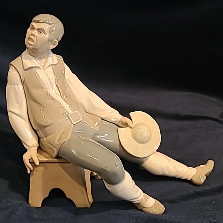 Lladro #1031 Sancho Panza Glazed Man on Stool w/ Hat 1971-1974