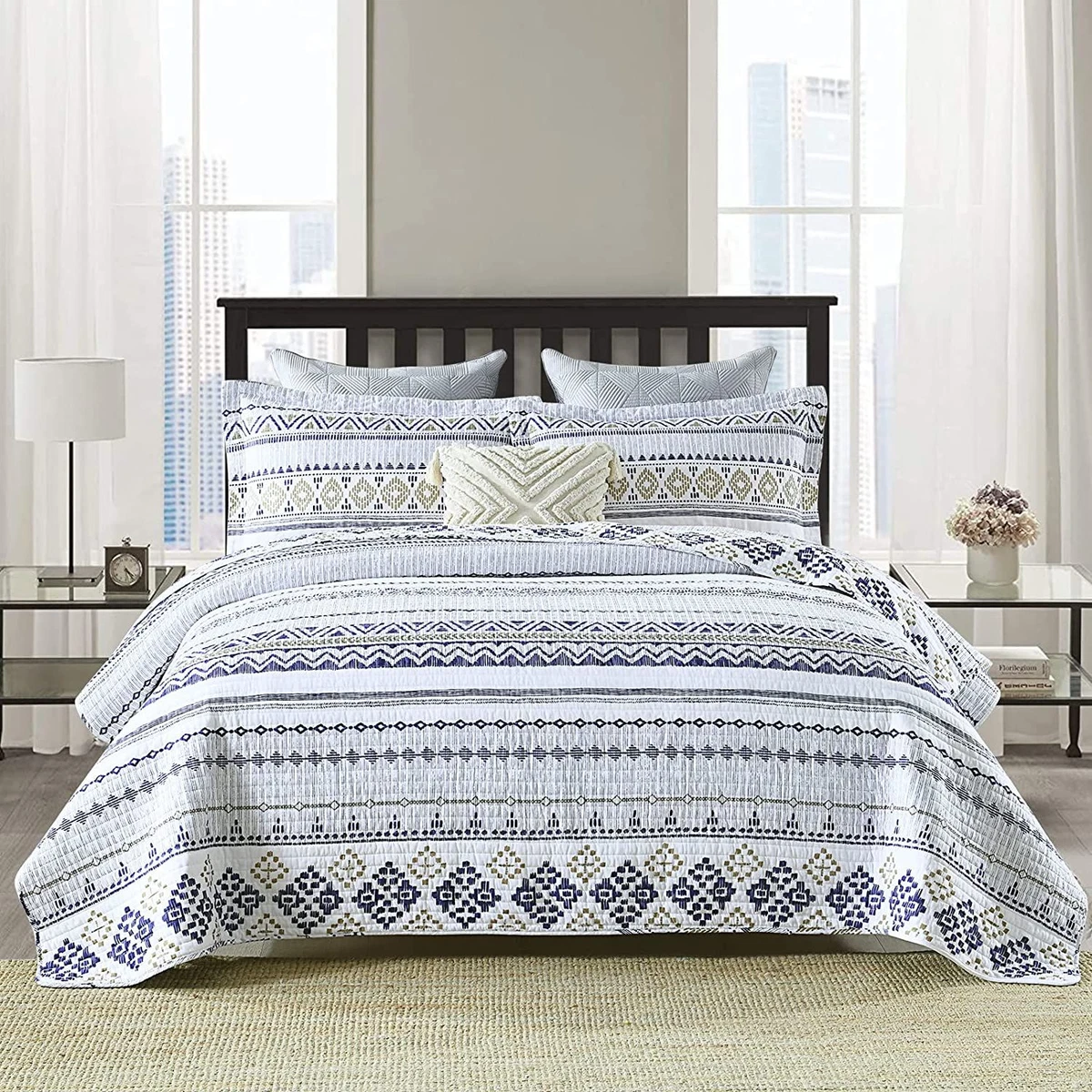 How big store is queen blanket