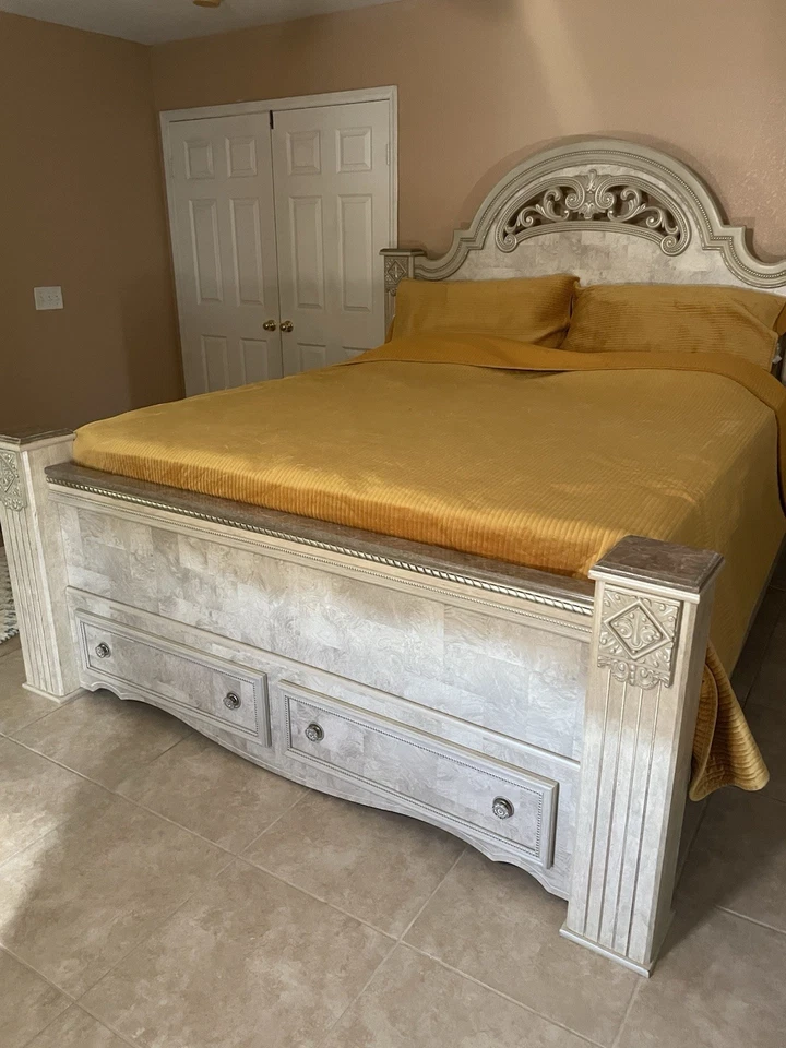 California King Bedroom Set with Storage, Excellent Condition - Image 2 of 3