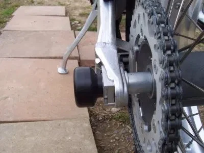 PROTETORES DE BRAÇO OSCILANTE R&G PARA APRILIA SXV 450 > 2007 PAR PRETO SP0013BK - Imagem 2 de 3