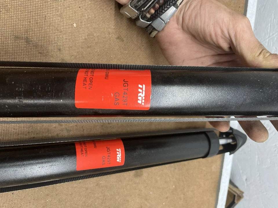 TRW Rear Suspension Shock Absorber Fits VW Audi Skoda Seat - Image 2 of 2