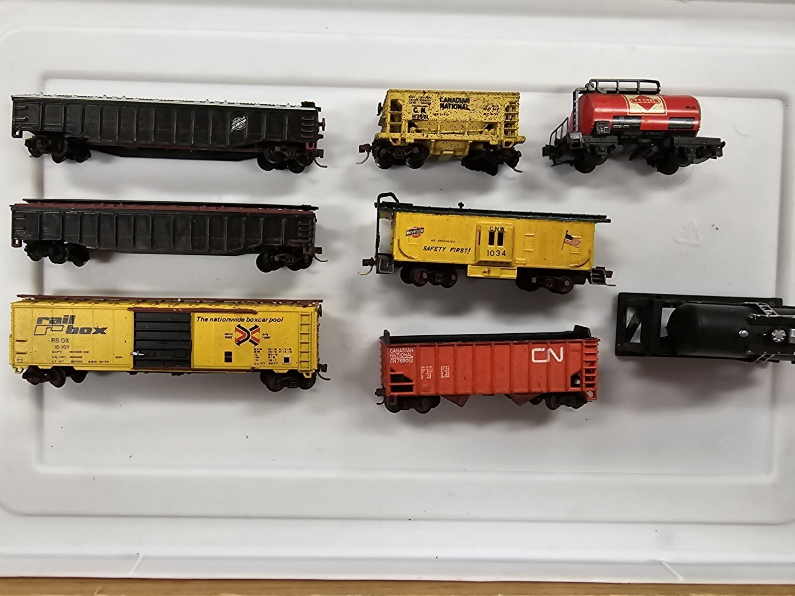 N Scale Train Car Lot Of 7 Assorted Types. Some Weathered Some W/ Micro
