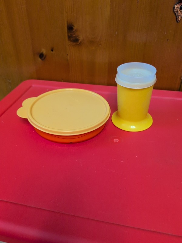 Tupperware Orange & Yellow Munchkids Divided Dish Bowl,  Lid & No Tip 6 Oz Cup