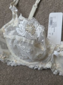 Brand New Cream Lace Lise Charmel Underwired Bra  Size Uk 34C  New 