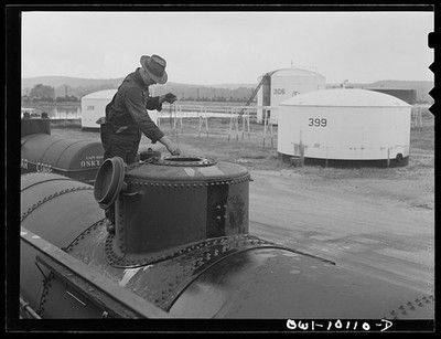 Photo:Tulsa Oklahoma 1942 gasoline sample tank car Mid-continent refinery