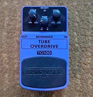 Behringer Tube Overdrive TO100 Overdrive Pedal analog für E Gitarre & Bass