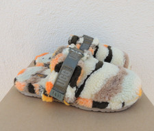 UGG OLIVE CALI COLLAGE ALL GENDER FLUFF IT SLIPPERS, MEN US 8/ WOMEN US 10 NIB
