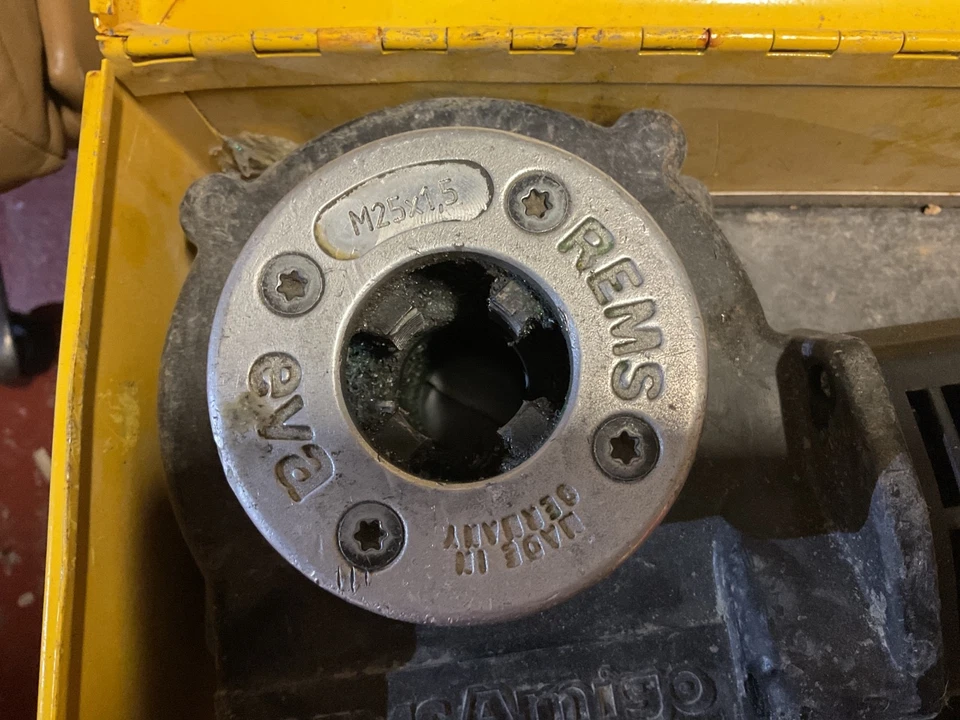 REMS AMIGO Pipe  Threader 110v + Pipe Vice  used - Image 3 of 4