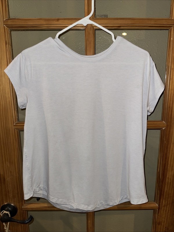 Athleta Girl Size XXL/16 Light Gray Short Sleeve   Flowy Top CUTE