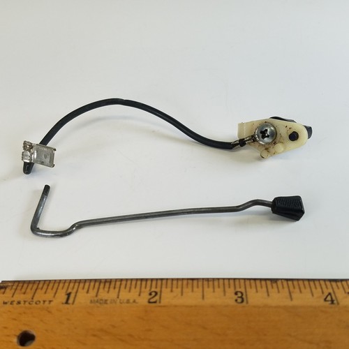 Poulan Woodsman 1800 Chainsaw kill switch assembly with screw (S06) - Imagen 3 de 3