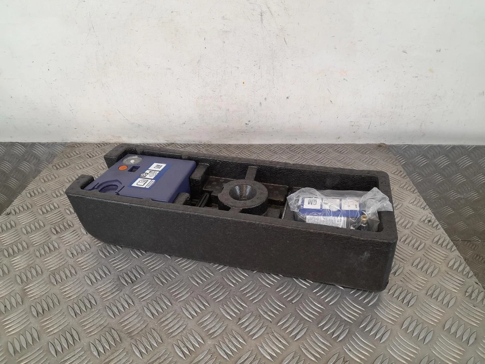 Vauxhall Astra Tyre Inflation Kit Mk6 2009-2018 13429560 - Image 4 of 4