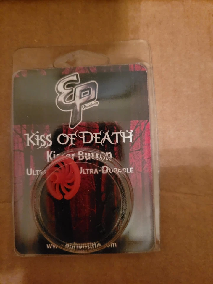 EP Kiss Of Death Kisser Button New In Package - Image 2 of 4