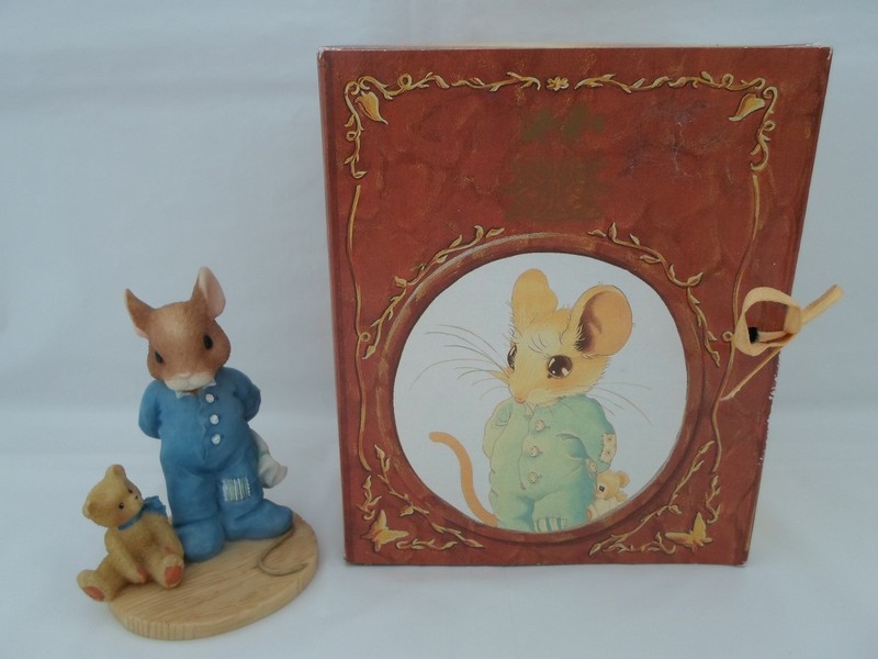 Priscilla's Mouse Tales "Bedtime Prayer" Figurine #204196 with Box (Enesco) 1996
