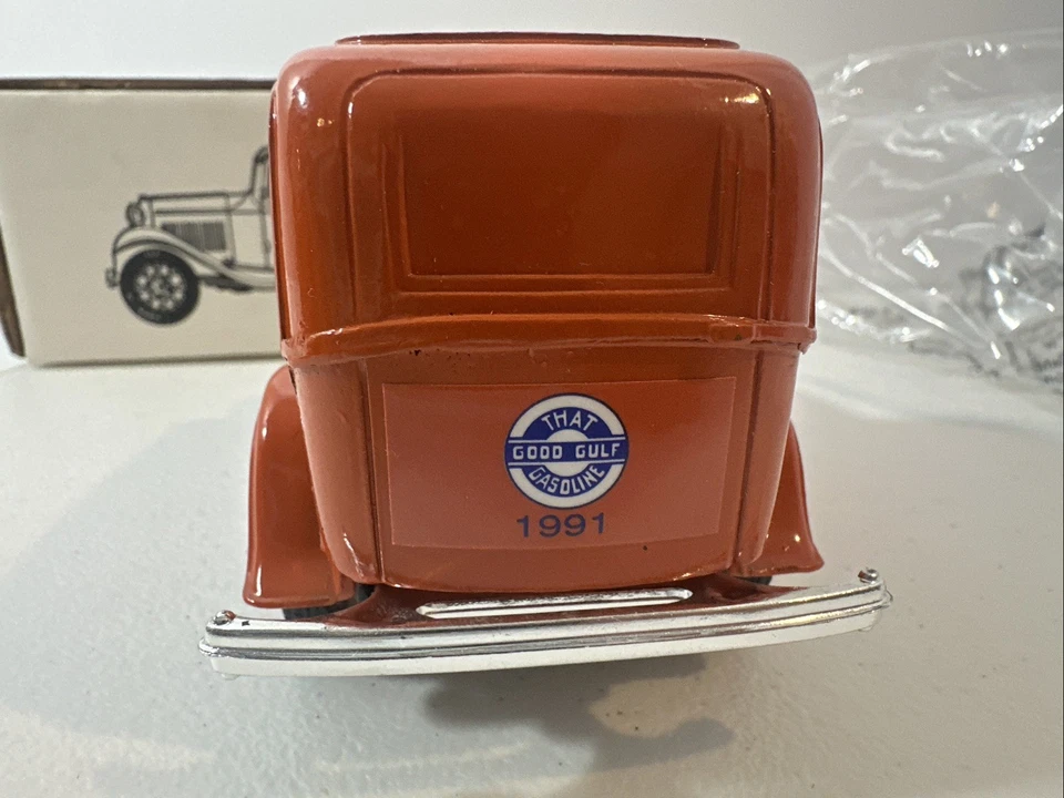 ERTL 1932 FORD PANEL GULF OIL DELIVERY BANK  1:25 DIECAST - Image 2 of 4