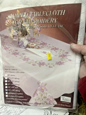 Tobin Stickerei Tischdecke FILIGRAN 58" x 104" länglich lila Blumen ~ keine Zahnseide - Bild 1 von 4