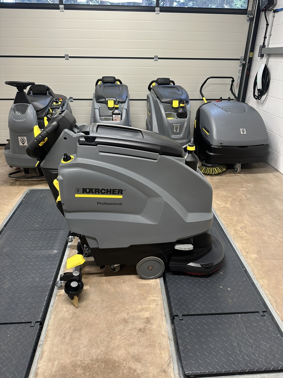 Karcher b40 Bp, dose scrubber drier, 430mm disc head 2024 SALE SEND