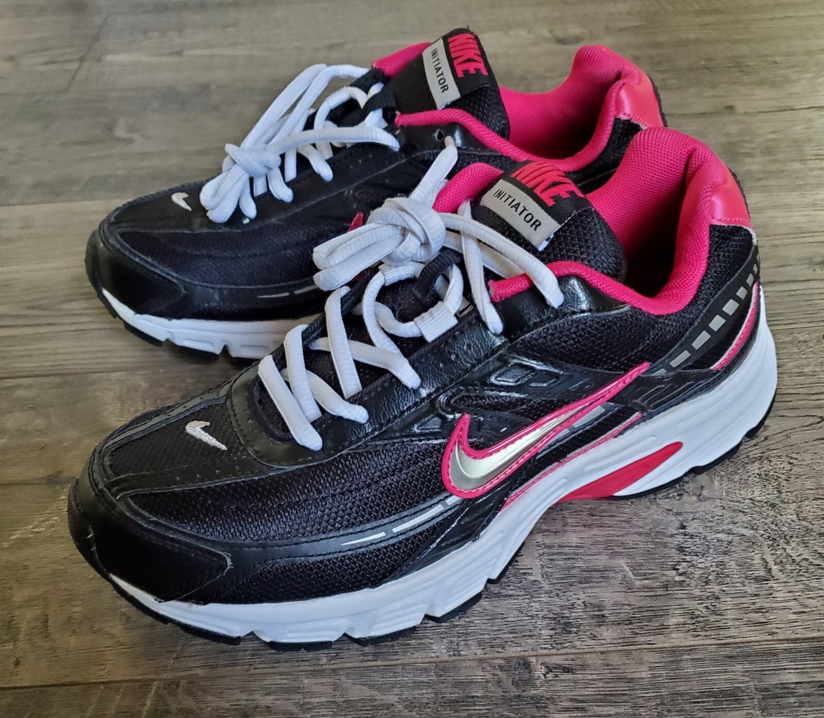 nike initiator pink