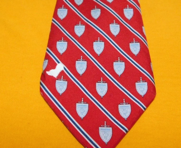 BOY'S LOT OF 3 VINEYARD VINES MADE IN USA BLUE/GREEN/RED TIES - NECK TIES. - Image 4 of 4