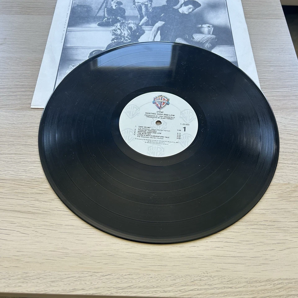A-HA Hunting High And Low (1985) LP +Inner Sleeve 25300-1 PROMO - Image 2 of 4
