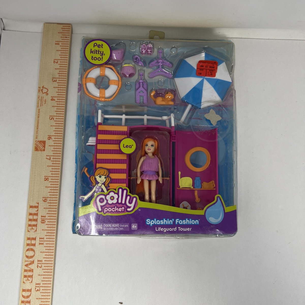 2006 Mattel Polly Pocket Splashin' Fashion Lifeguard Tower w/ Lea