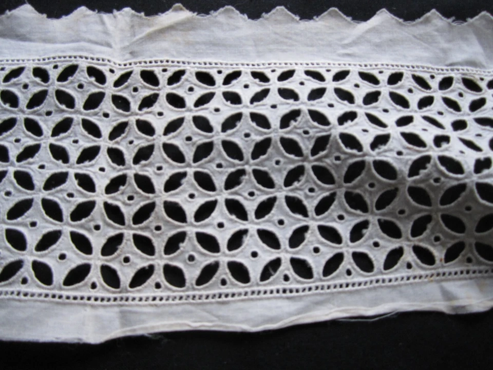 Entre-deux batiste brodée - Photo 3/4