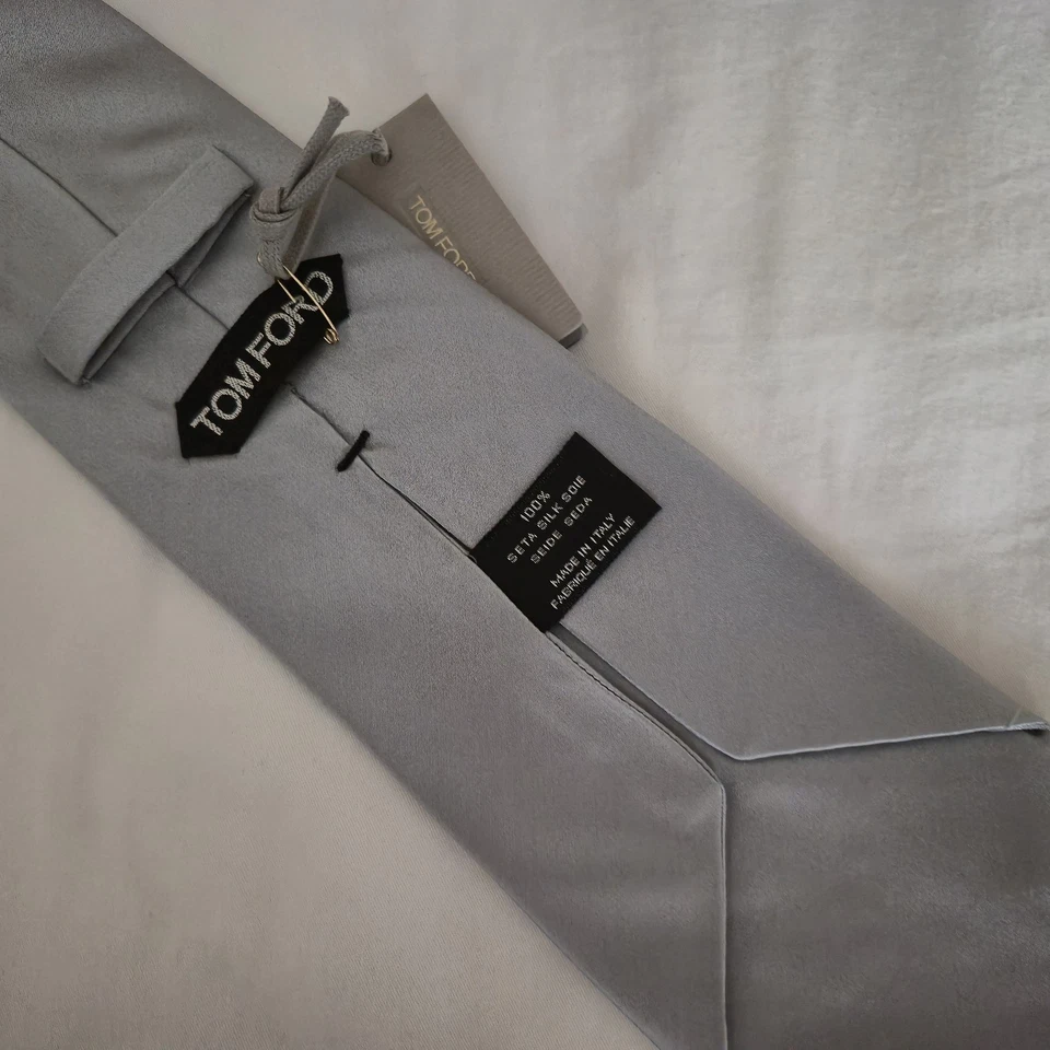 NWT TOM FORD Solid Silver Satin Silk Formal Tie Italy $280 - Image 3 of 4